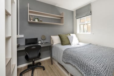 1 bed studio, Fitzhugh Street, Polygon, Southampton, SO152PU - Image 1